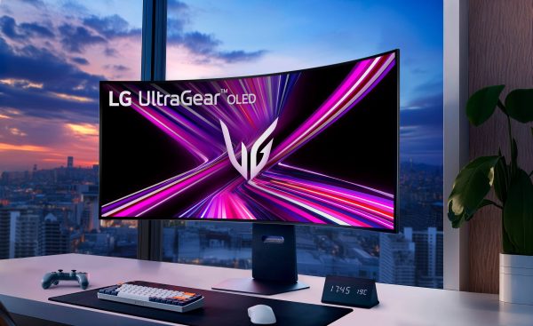 LG UltraGear 45 OLED Gaming Monitor 5K2K 165Hz Curved-28